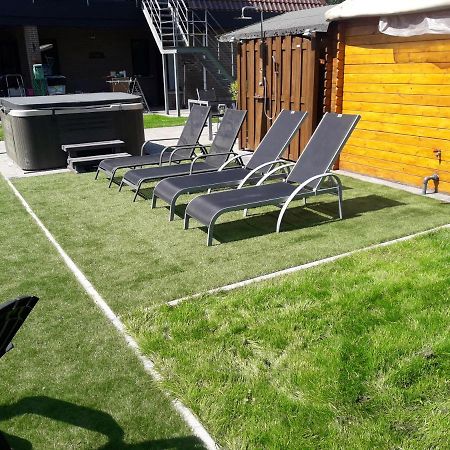 Appartement All In & Zwembad Leopoldsburg Esterno foto